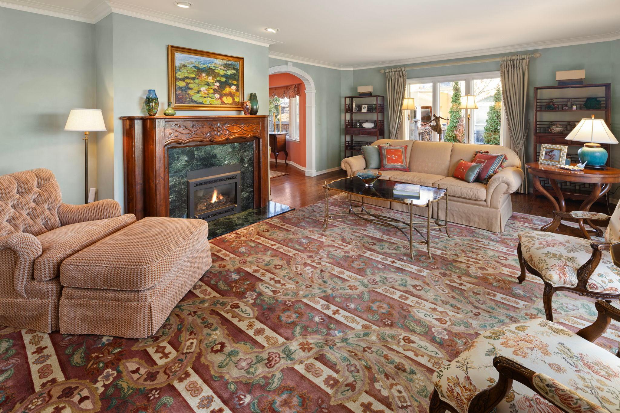 2764 W Lake of the Isles - beautiful coved ceilings and details