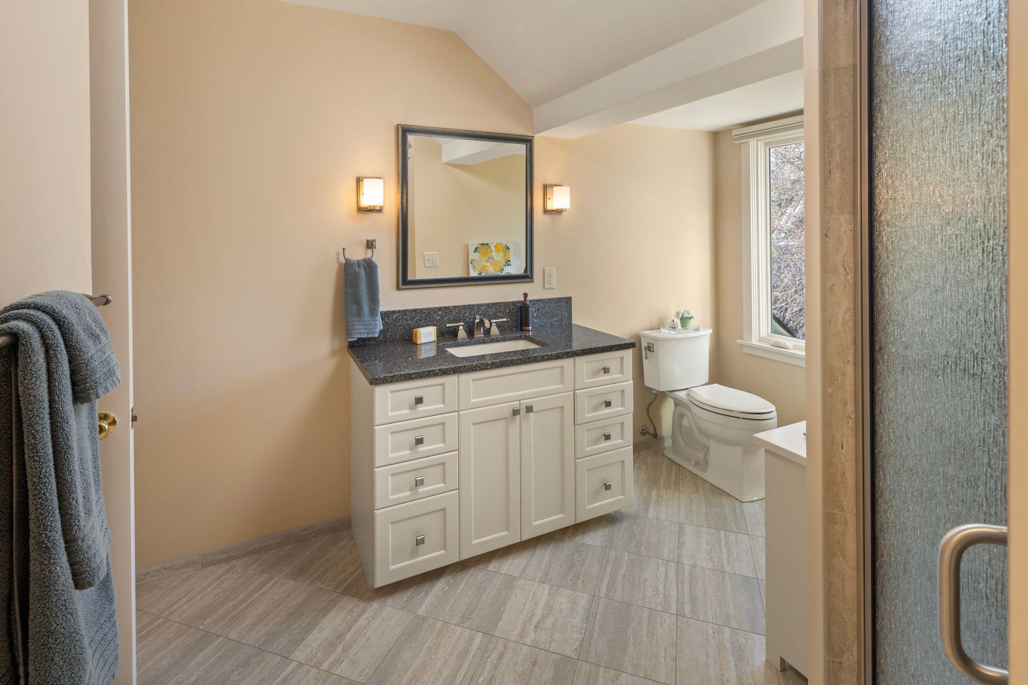 2764 W Lake of the Isles - UL Hall 3/4 bath is also connected to 4th bedroom