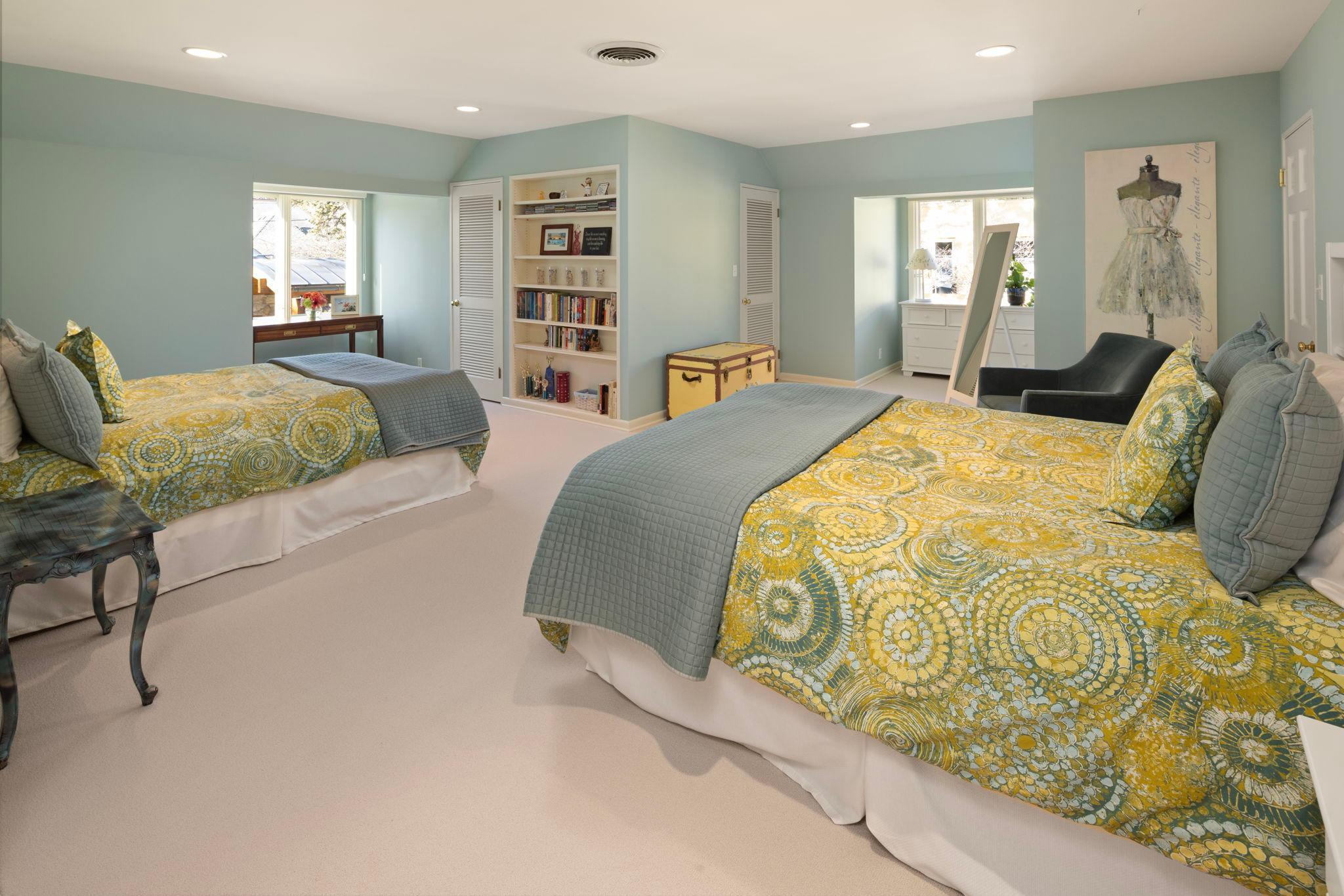 2764 W Lake of the Isles - spacious 4th bedroom