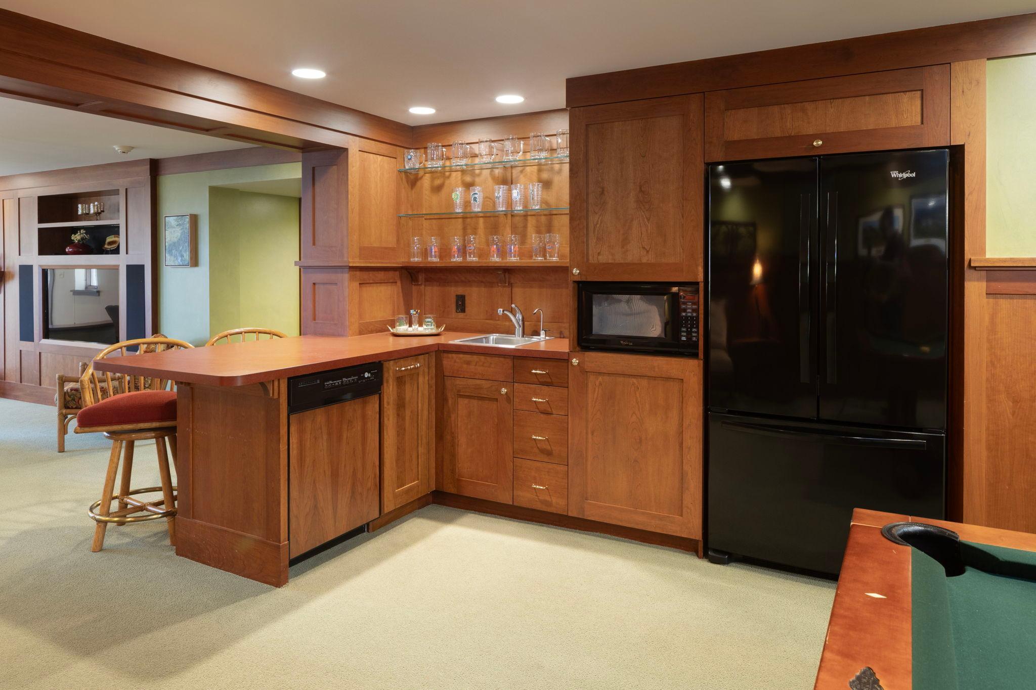 2764 W Lake of the Isles - amusement/bar area