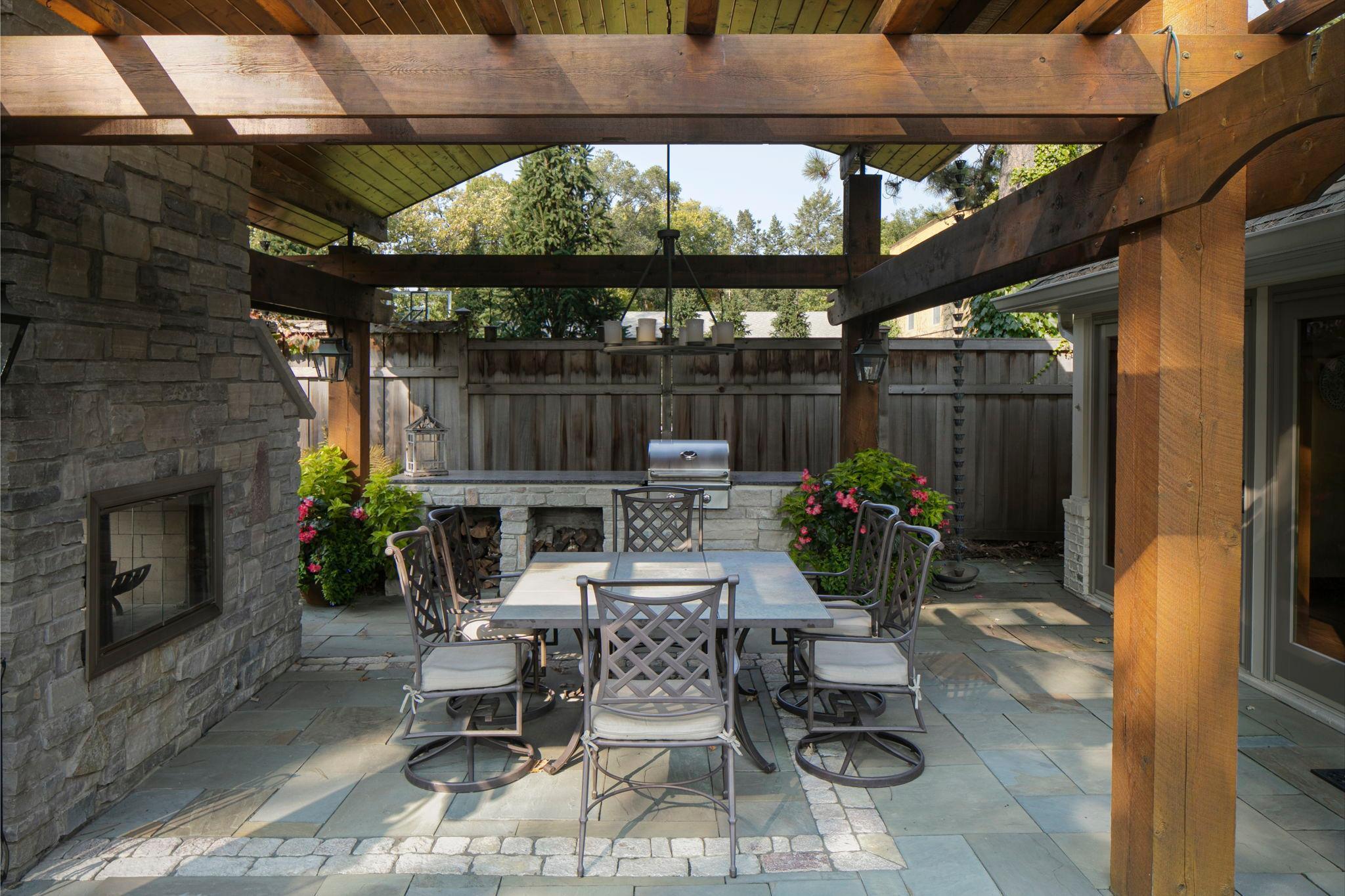 2764 W Lake of the Isles