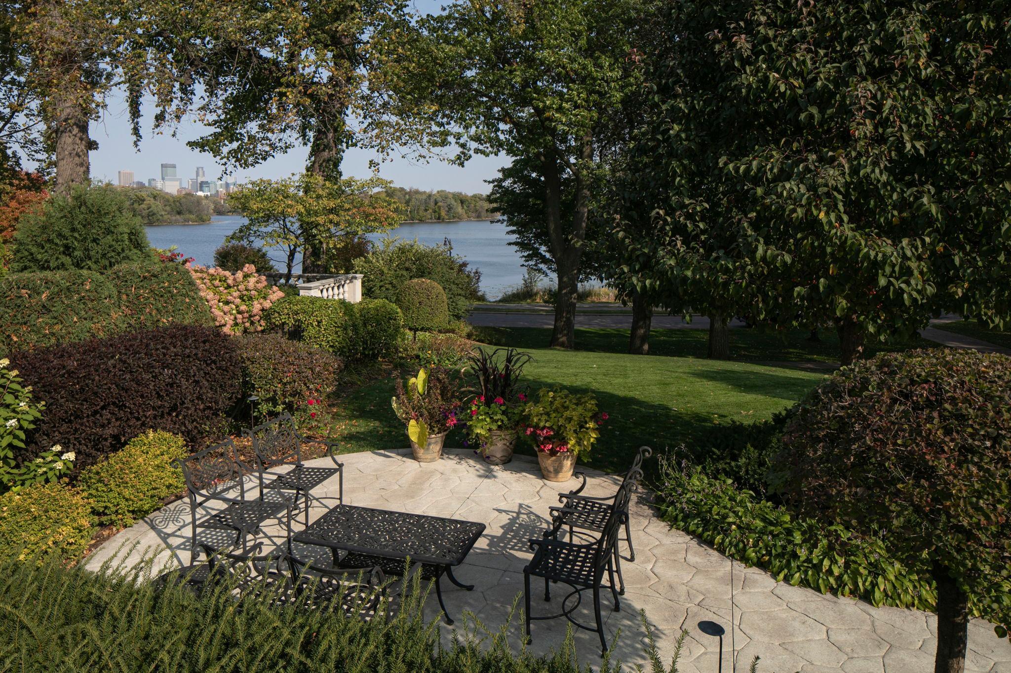 2764 W Lake of the Isles