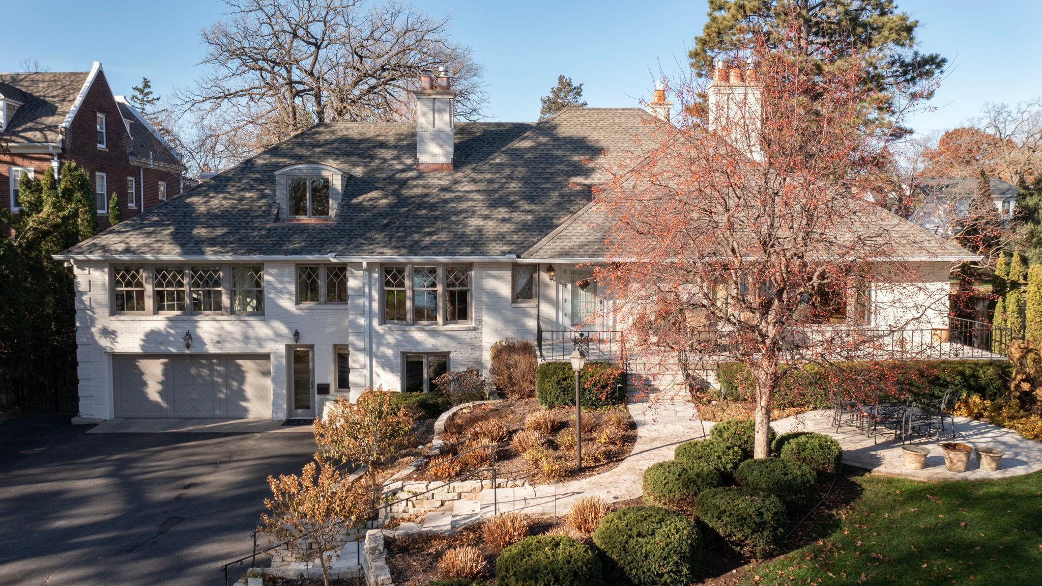 2764 W Lake of the Isles