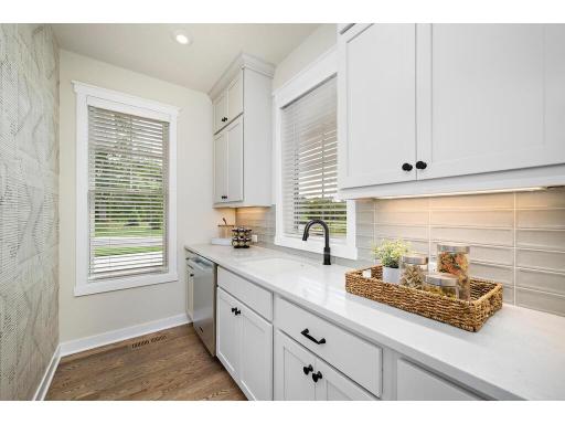 3 Pondview Trail, North Oaks, MN 55127