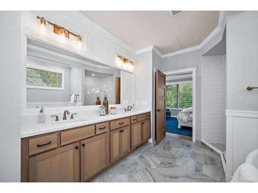 3 Pondview Trail, North Oaks, MN 55127