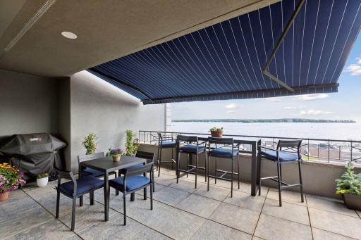 On those especially sunny days, take advantage of the automated adjustable awning and phantom screen.