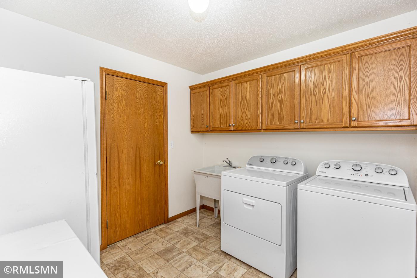 Basement Laundry - Also Garage access!