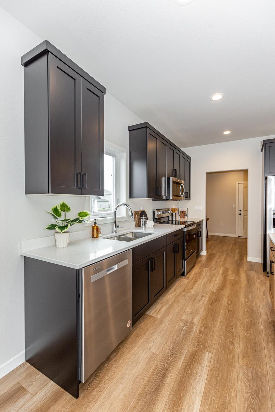 Kitchen - Quartz Tops and Soft Close cabinets!