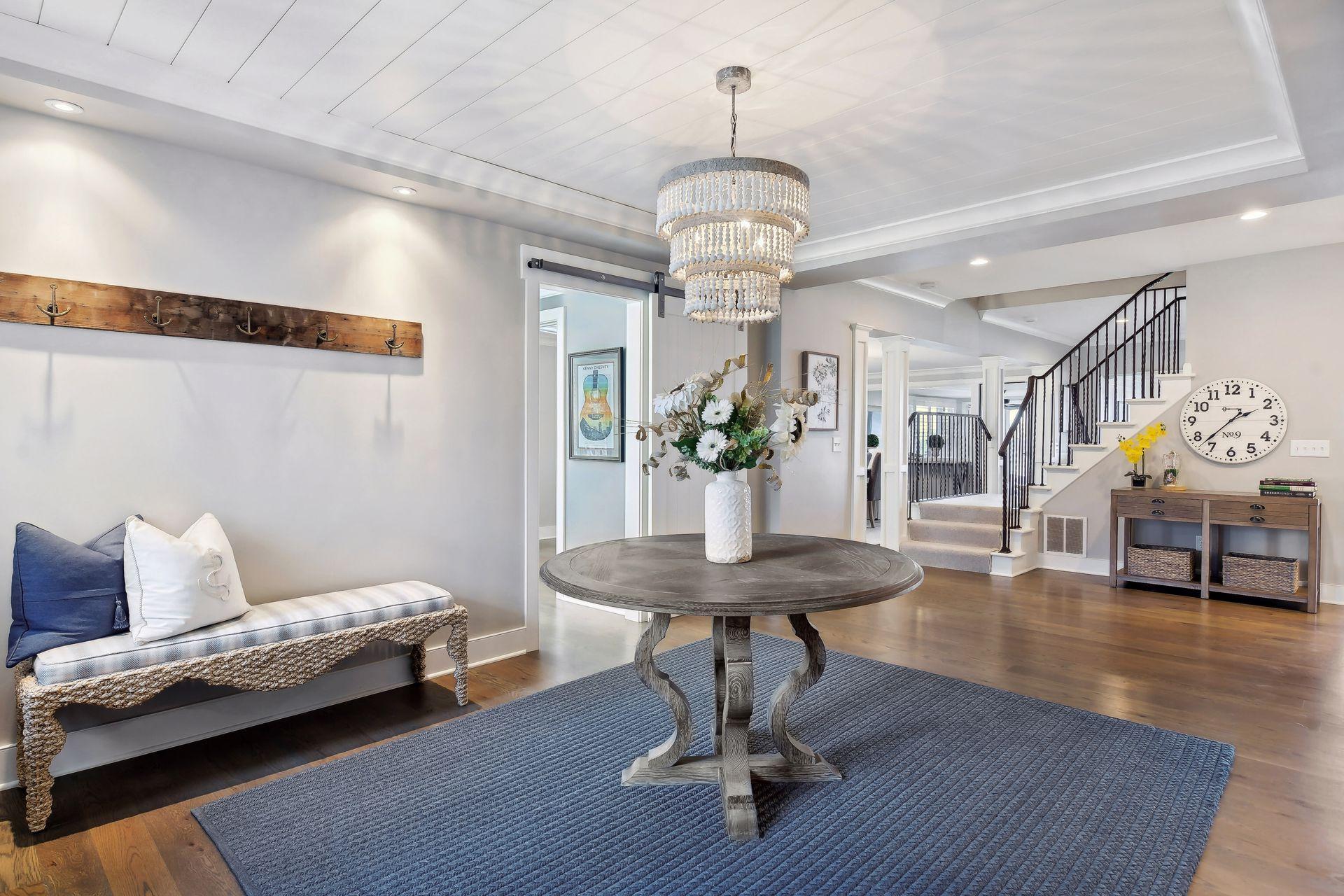 Large welcoming entry foyer