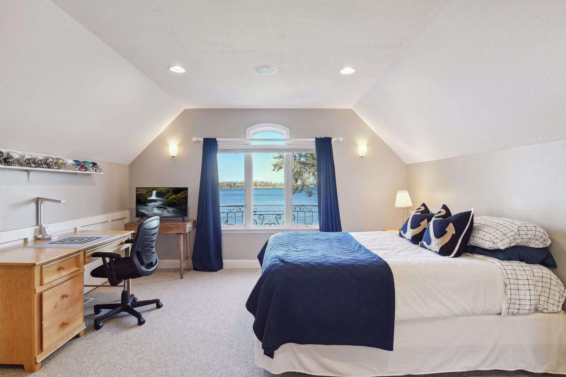 Third floor bedroom with great views!