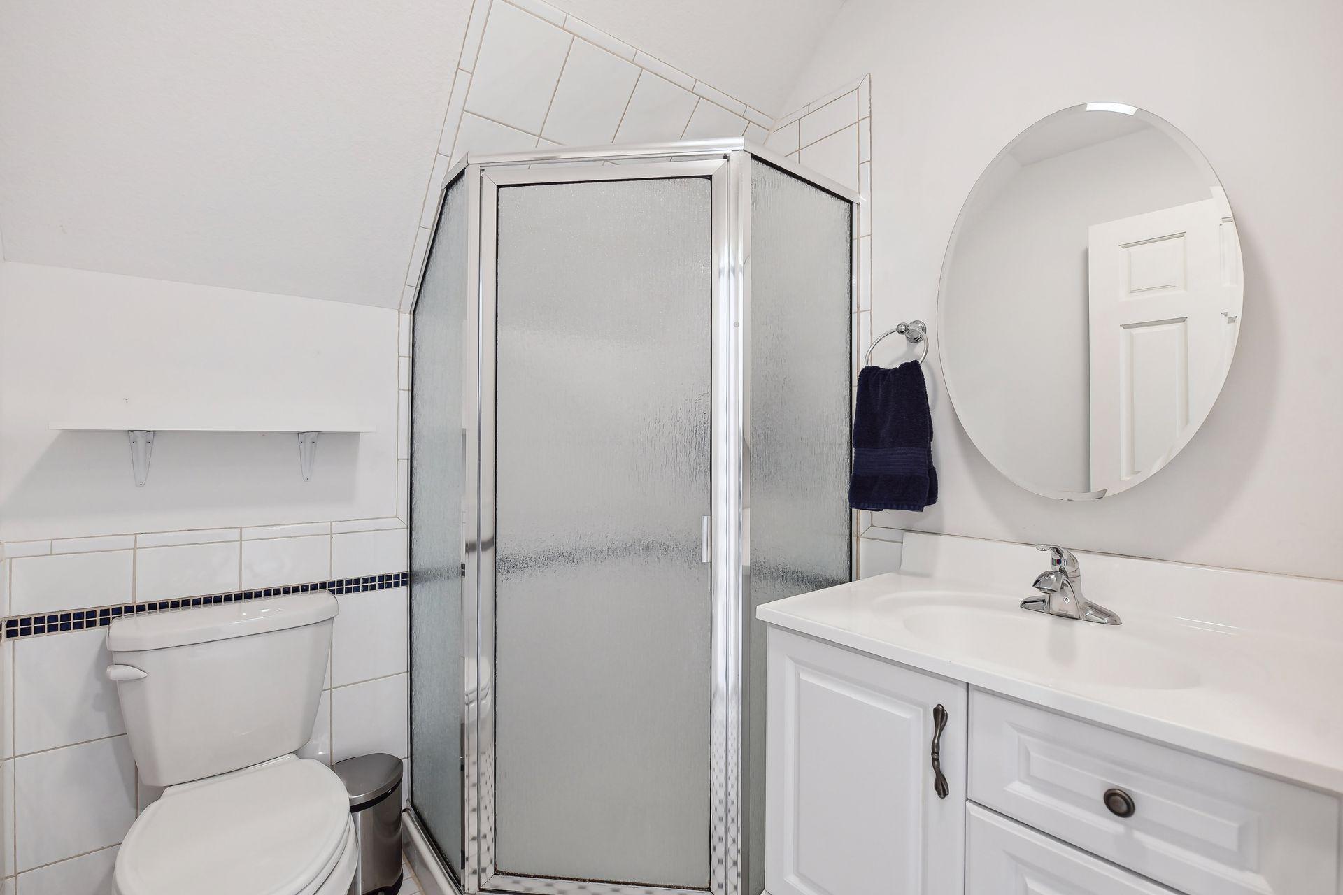 Third floor 3/4 bath