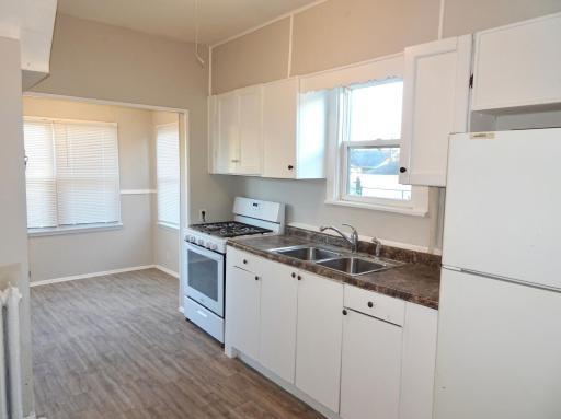 Main Floor Eat-In Kitchen