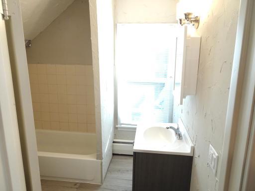 Upper Full Bath/Shower