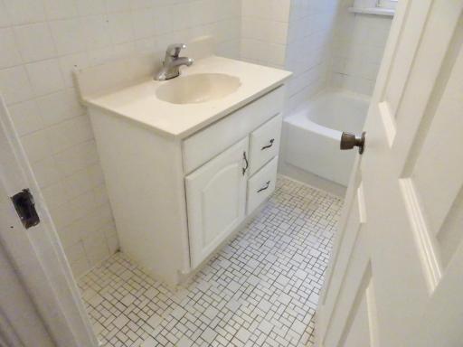 Main Flr Full Bath/Shower
