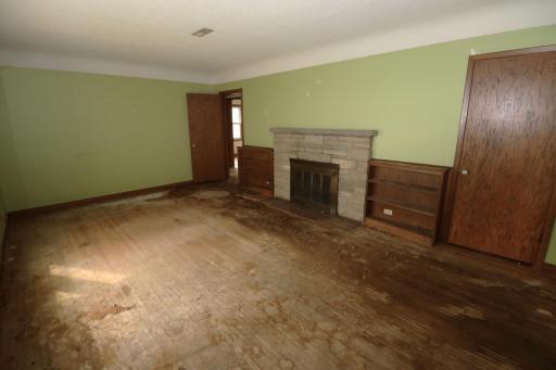 Livingroom, coved ceilings and hardwood floors.
