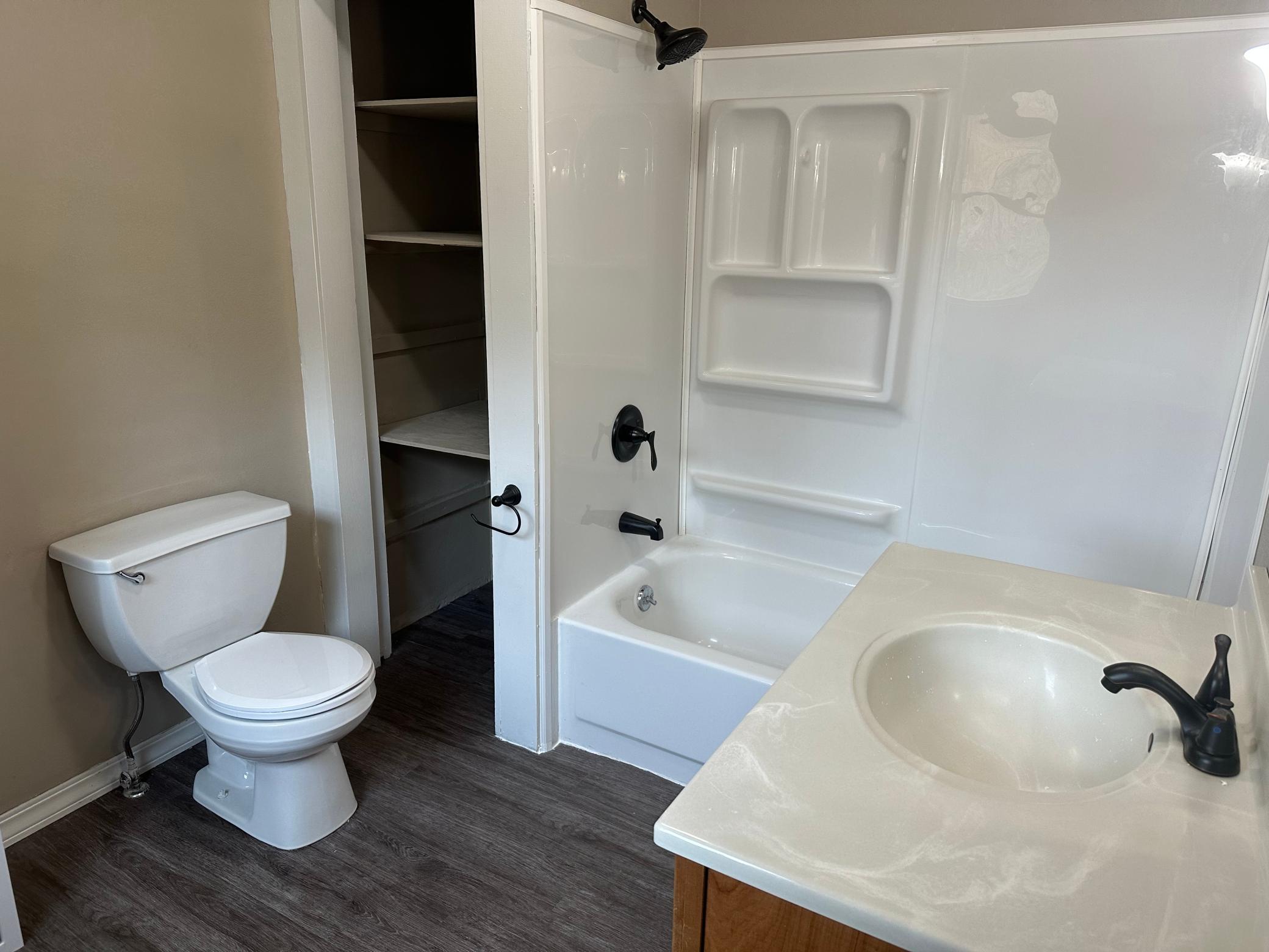 Main bath.jpg