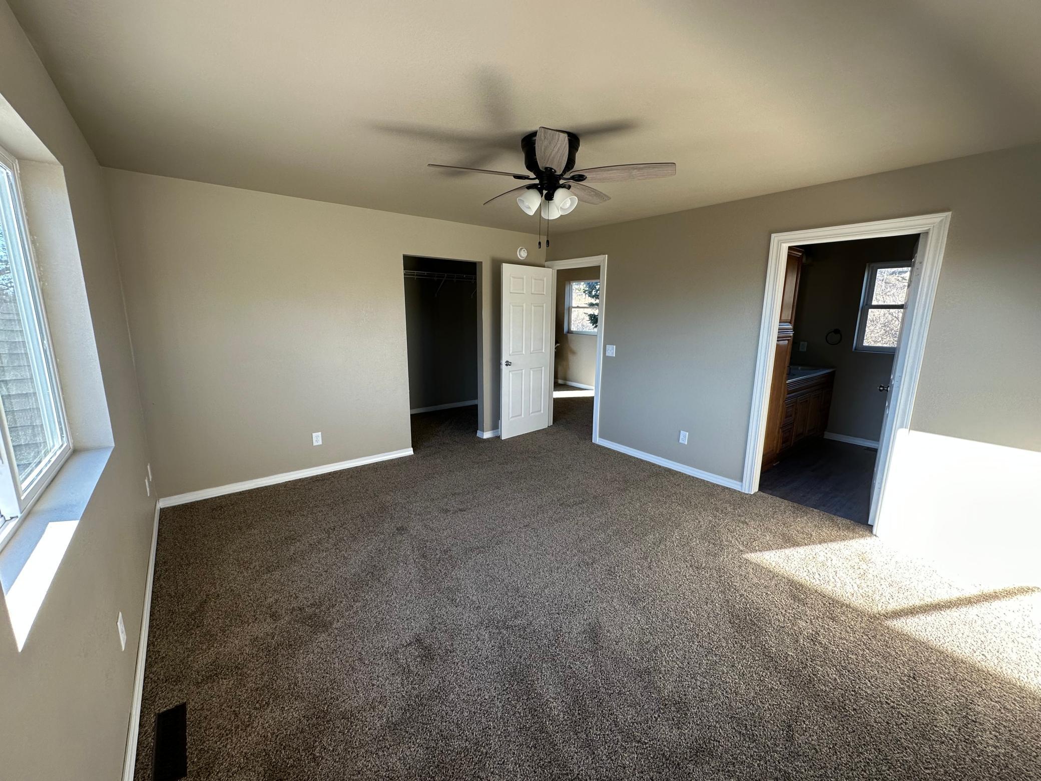 Primary Upstairs w/walk in & Bath