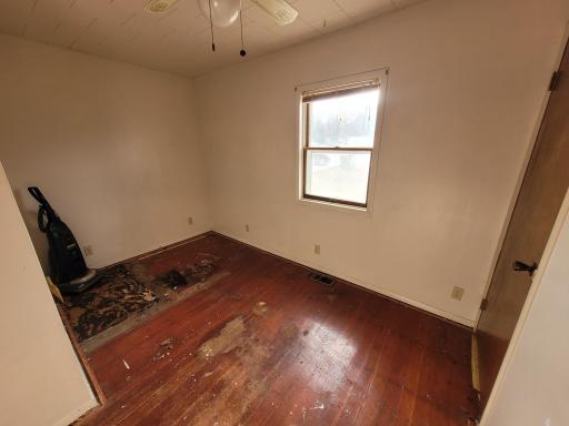 South bedroom-old carpet has been removed