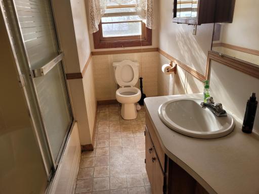 Main floor full bath