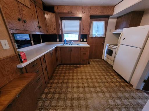 Plenty of kitchen cabinets