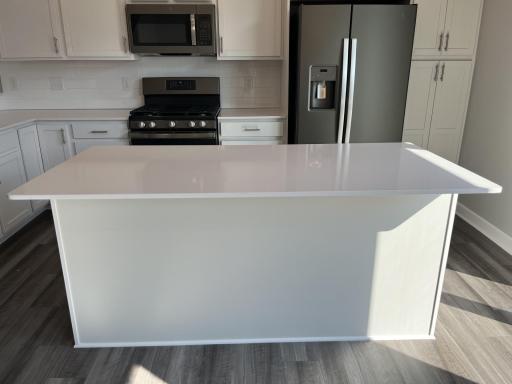 Enjoy plenty of seating at the kitchen island!