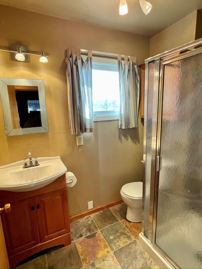 9-Bath with shower.jpg