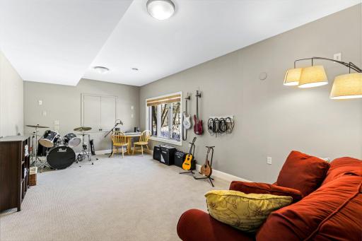 13800 Crowne Hill Lane, Minnetonka, MN 55305