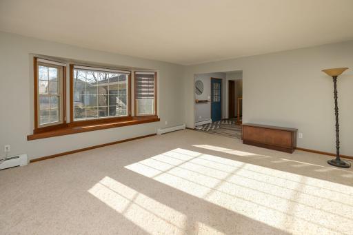 10-web-or-mls-10-Living Room.jpg