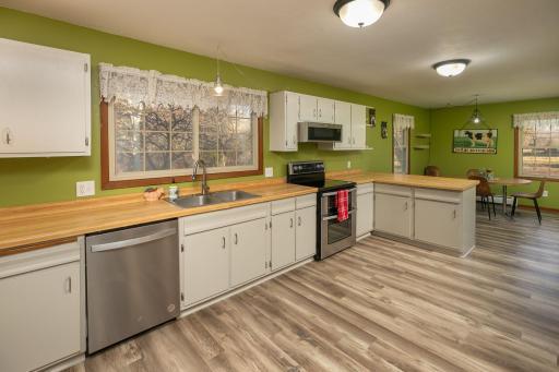 20-web-or-mls-20-Kitchen.jpg