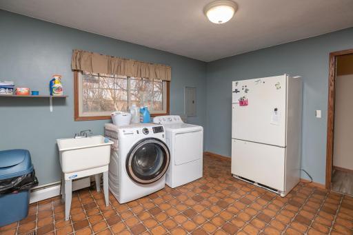 22-web-or-mls-22-Laundry.jpg