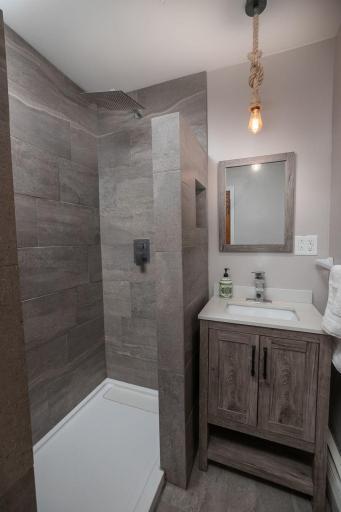 24-web-or-mls-24-Bathroom.jpg