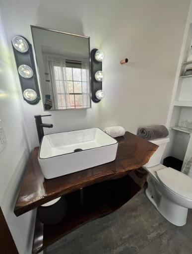 IMG_9097.jpg primary bath