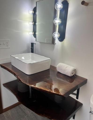 IMG_9098.jpg primary bath