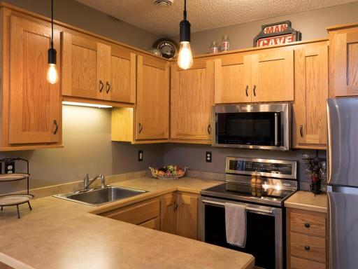 Popcorn, pizza or a gourmet meal just steps from the lake!!