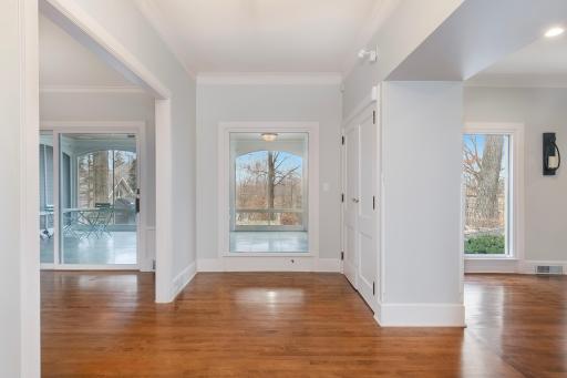 Foyer- flanked by the LR and DR on either side