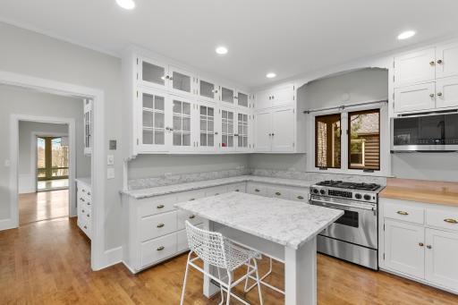 18315 N 8th Avenue, Plymouth, MN 55447