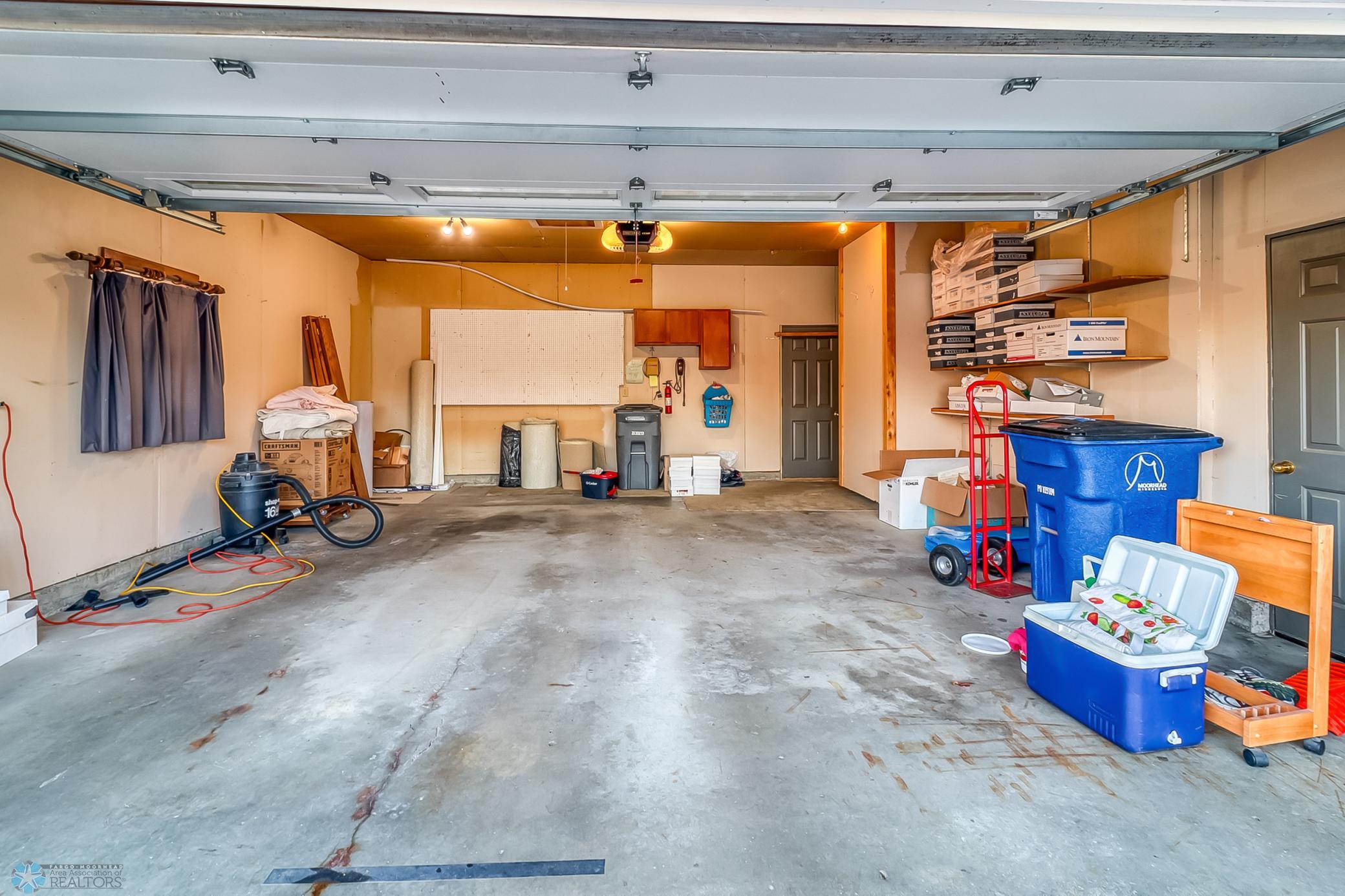 Garage w/Insulated Walls