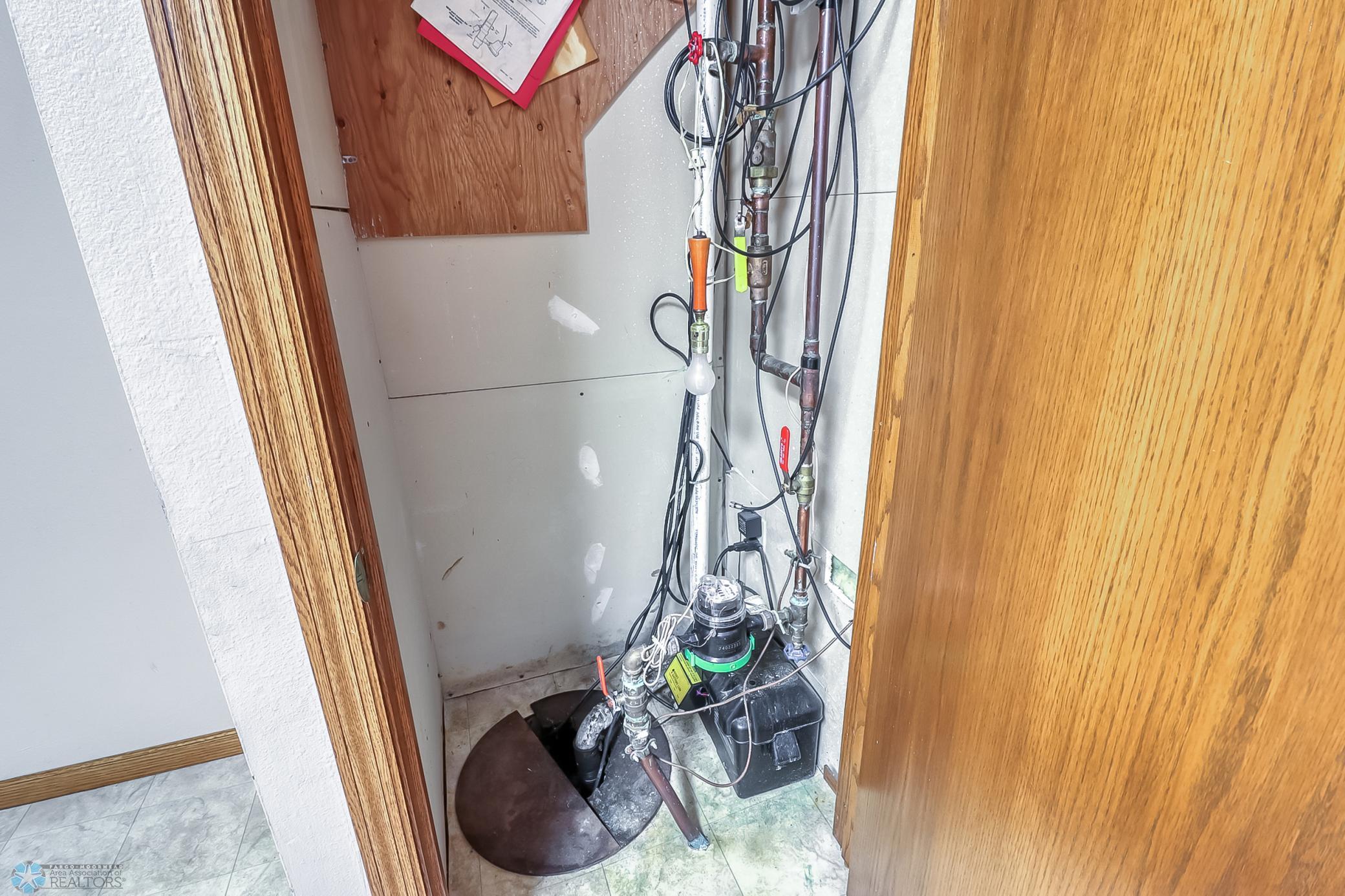 Mechanical Room - sump pump w/back up