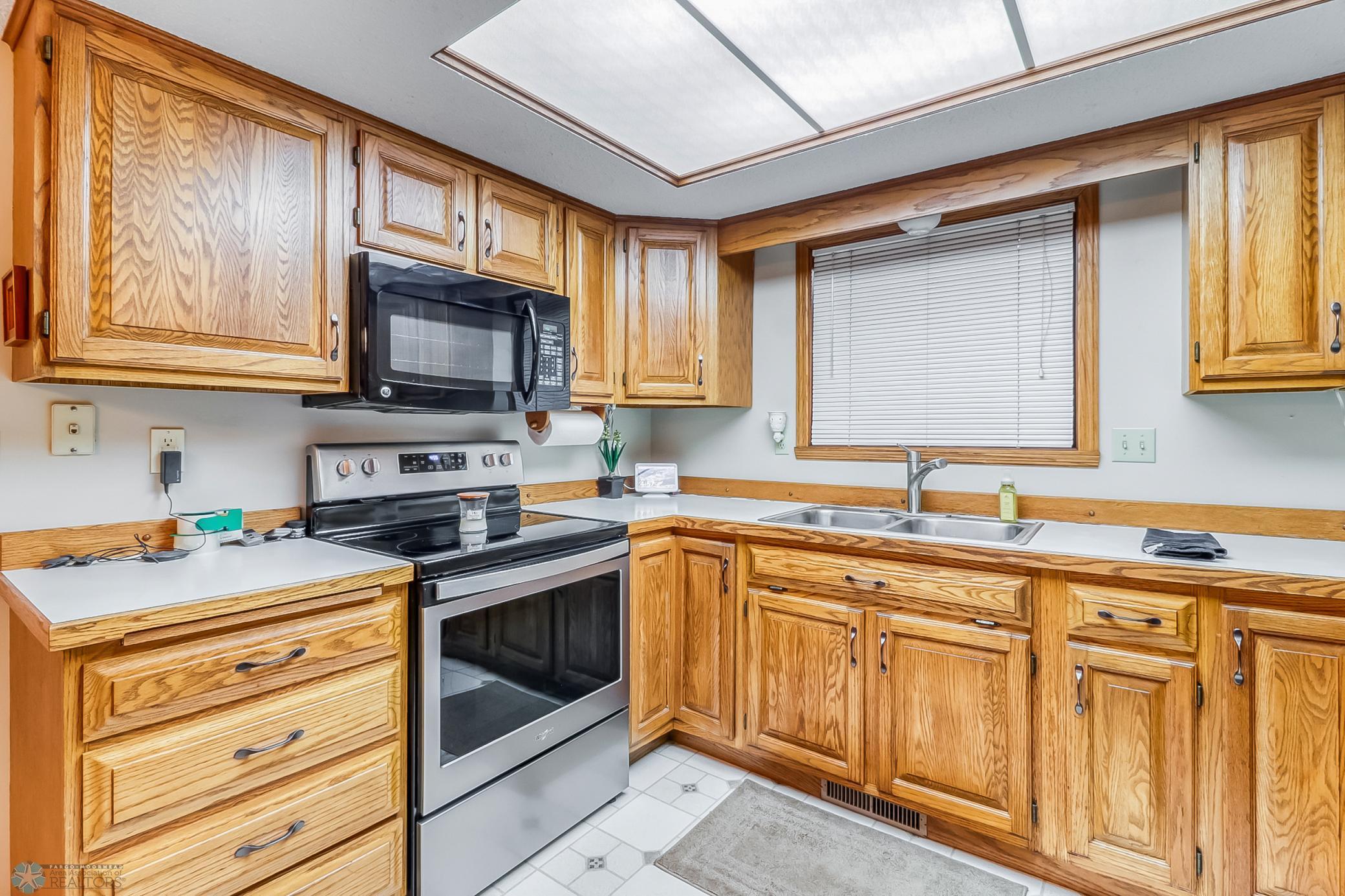 Kitchen w/window above the sink