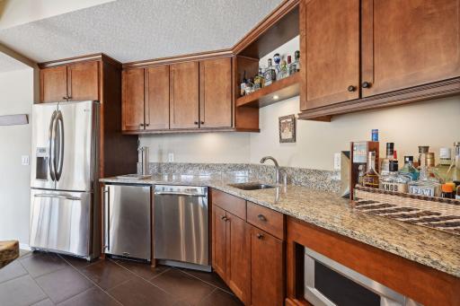 Full bar with keg tap, dishwasher, fridge