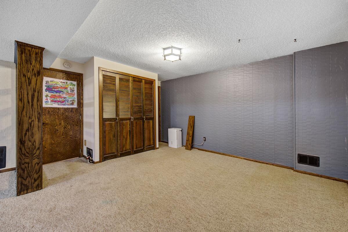 34 Family room_lower.jpg