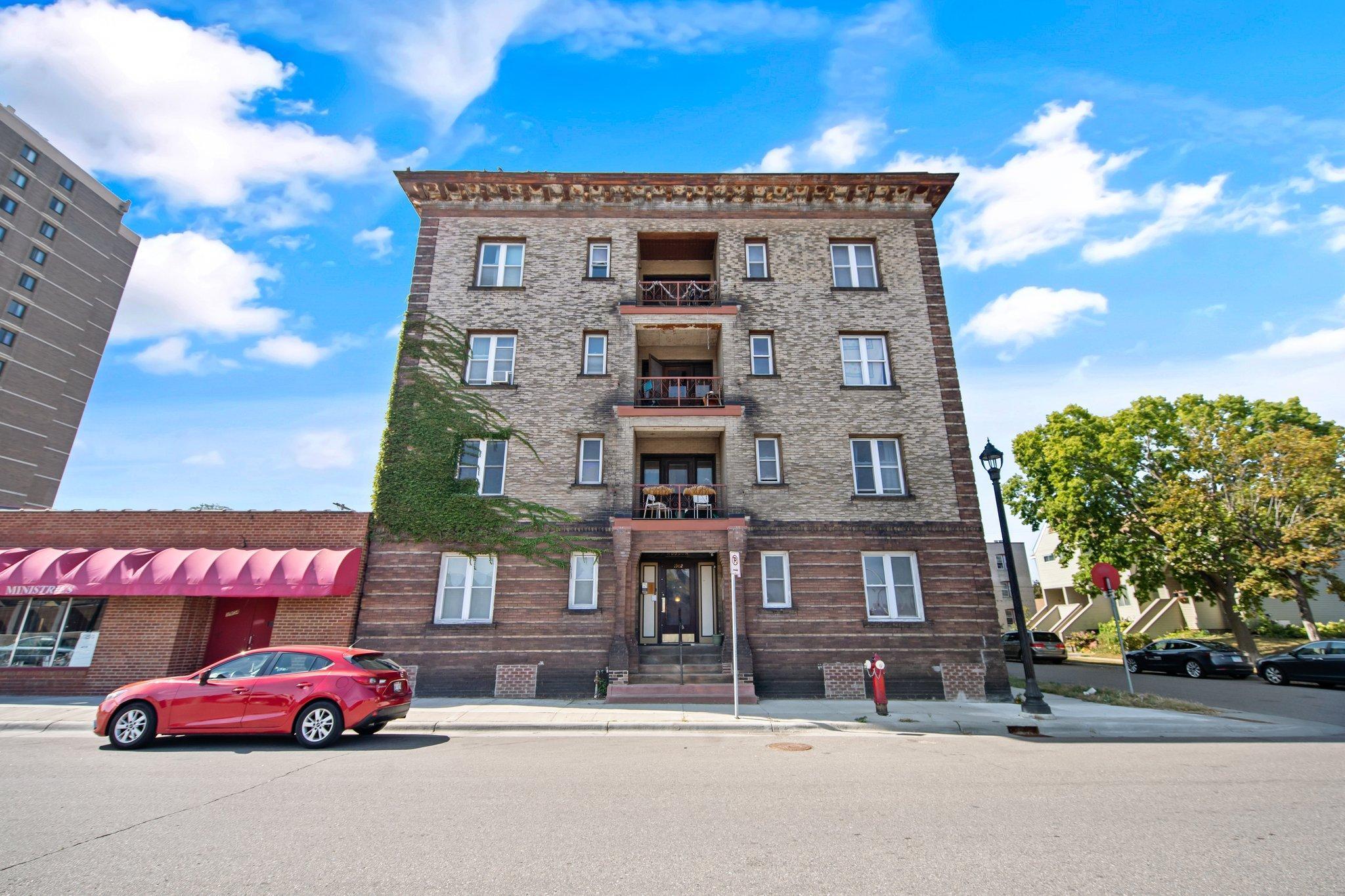 1-web-or-mls-1902 4th Ave S-18.jpg