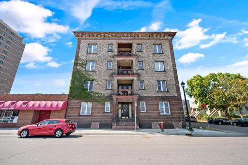 1-web-or-mls-1902 4th Ave S-18.jpg