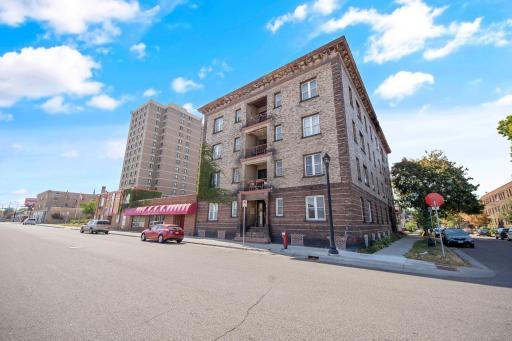 4-web-or-mls-1902 4th Ave S-20.jpg