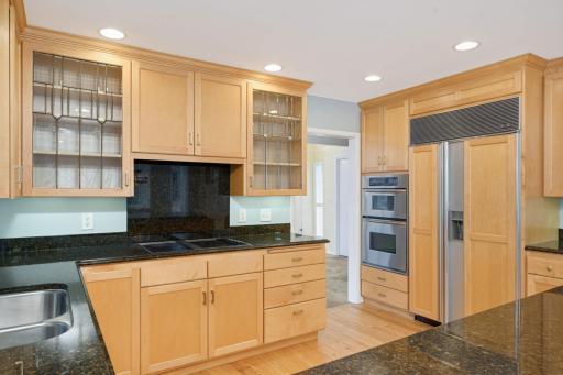 From glass fronted shelves to beautiful granite counters