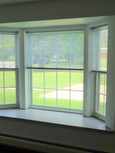 Heritage Manor Living Room Bay Window.JPG