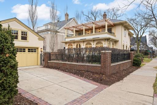 1725 Summit Avenue, Minneapolis, MN 55403