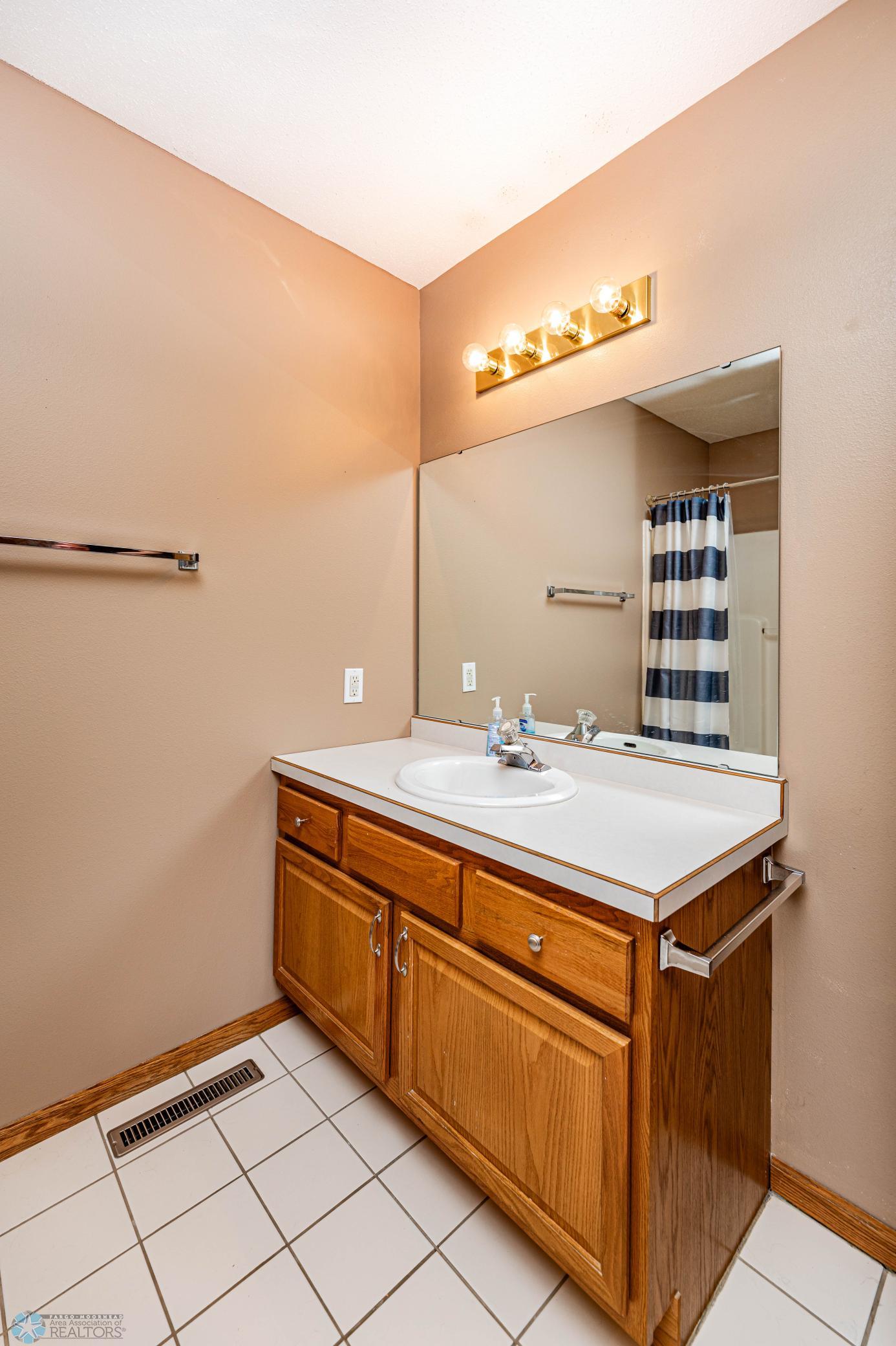 Main bath 1