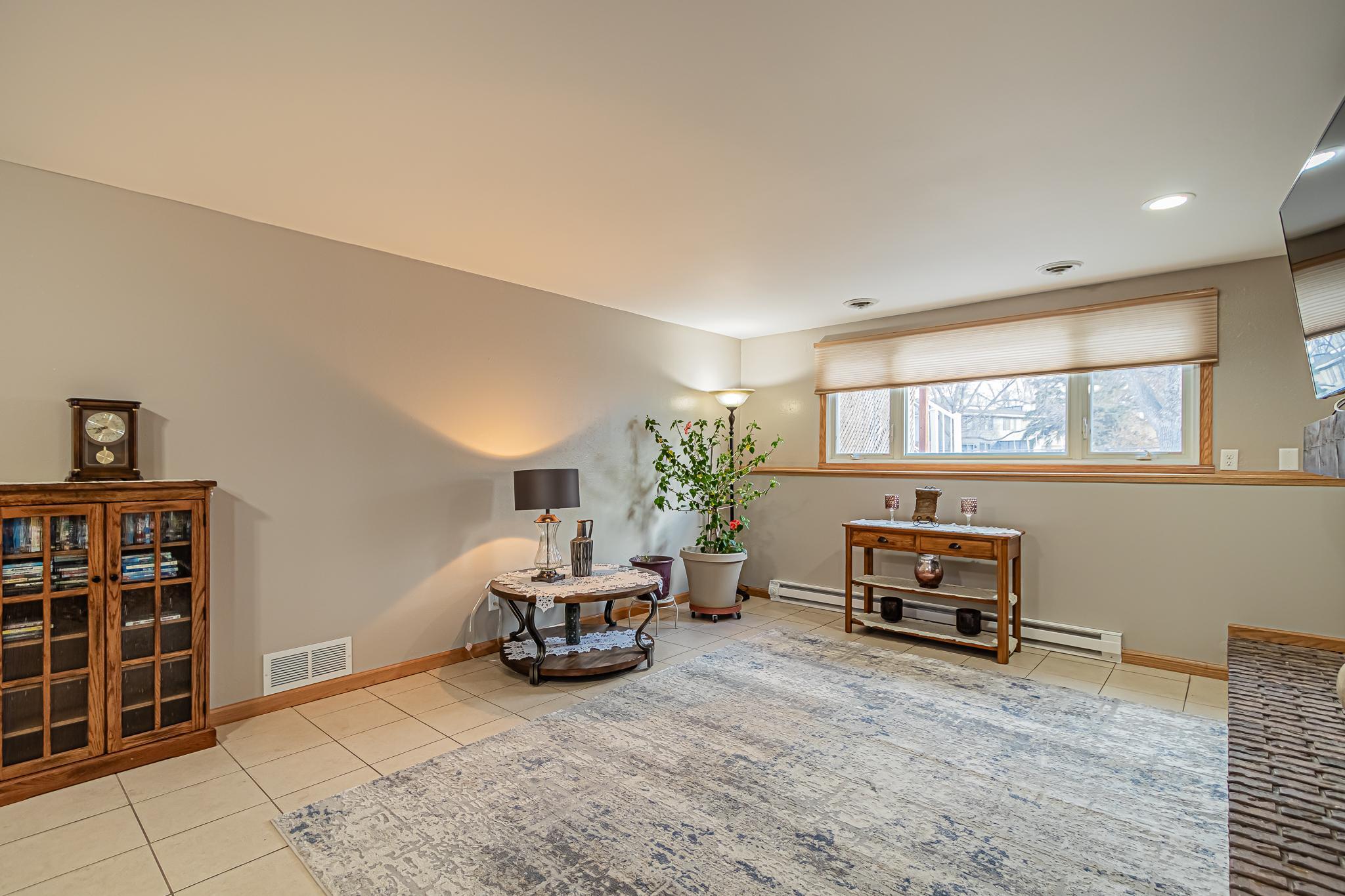 422 Birch Ln, Moorhead, MN 56560-02.jpg