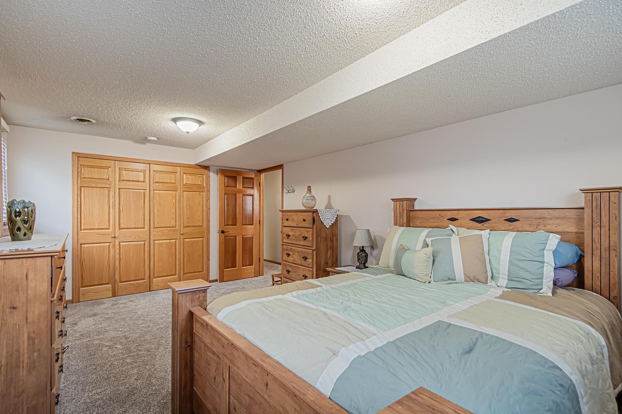 422 Birch Ln, Moorhead, MN 56560-09.jpg